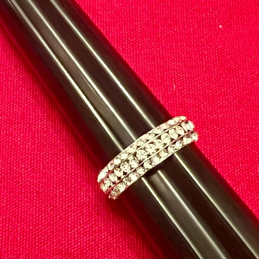 Elegant Chrystal Women's Eternity Ring - Picture 5 of 7